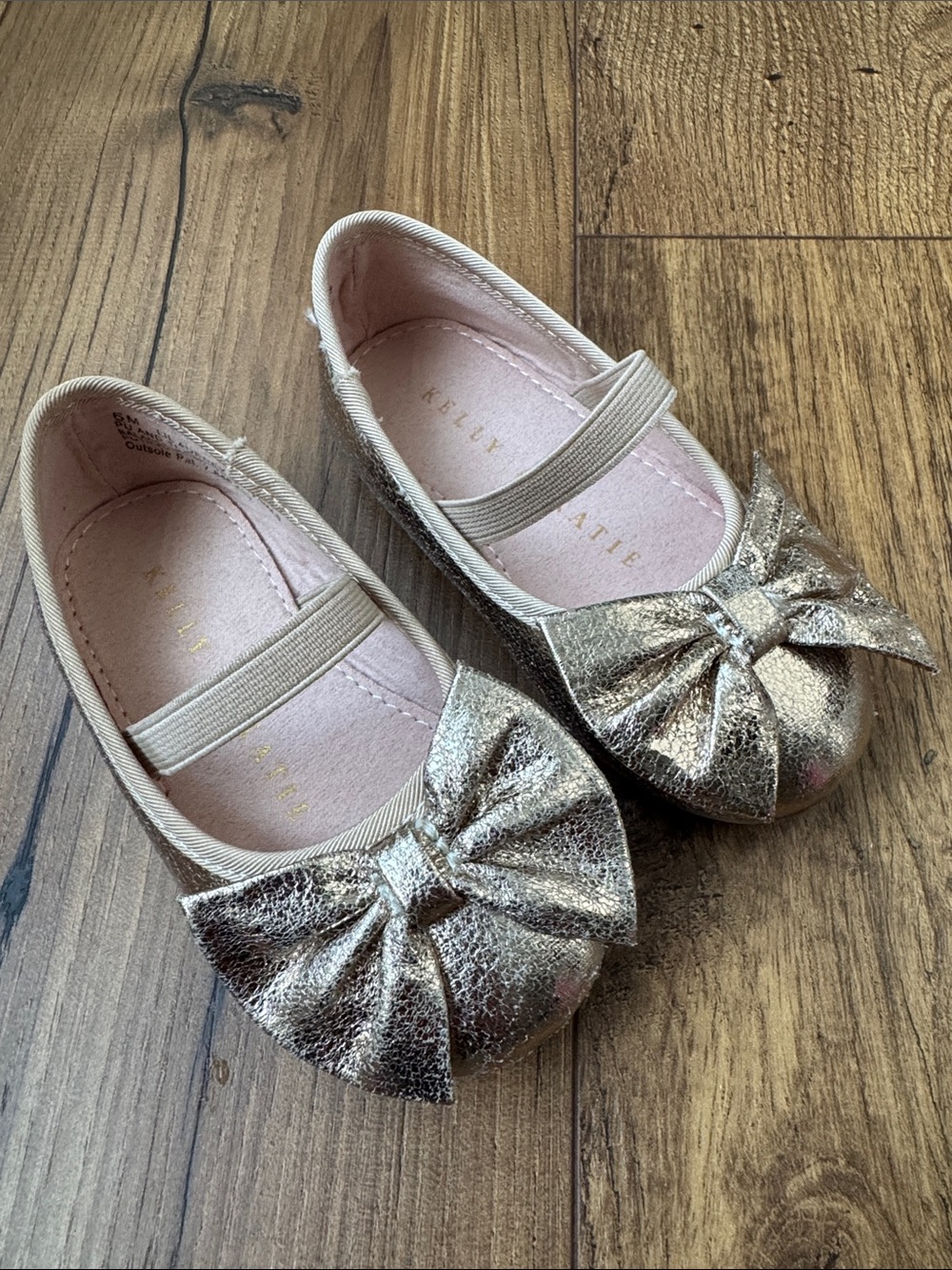 Kelly and Katie toddler gold flats, size 6